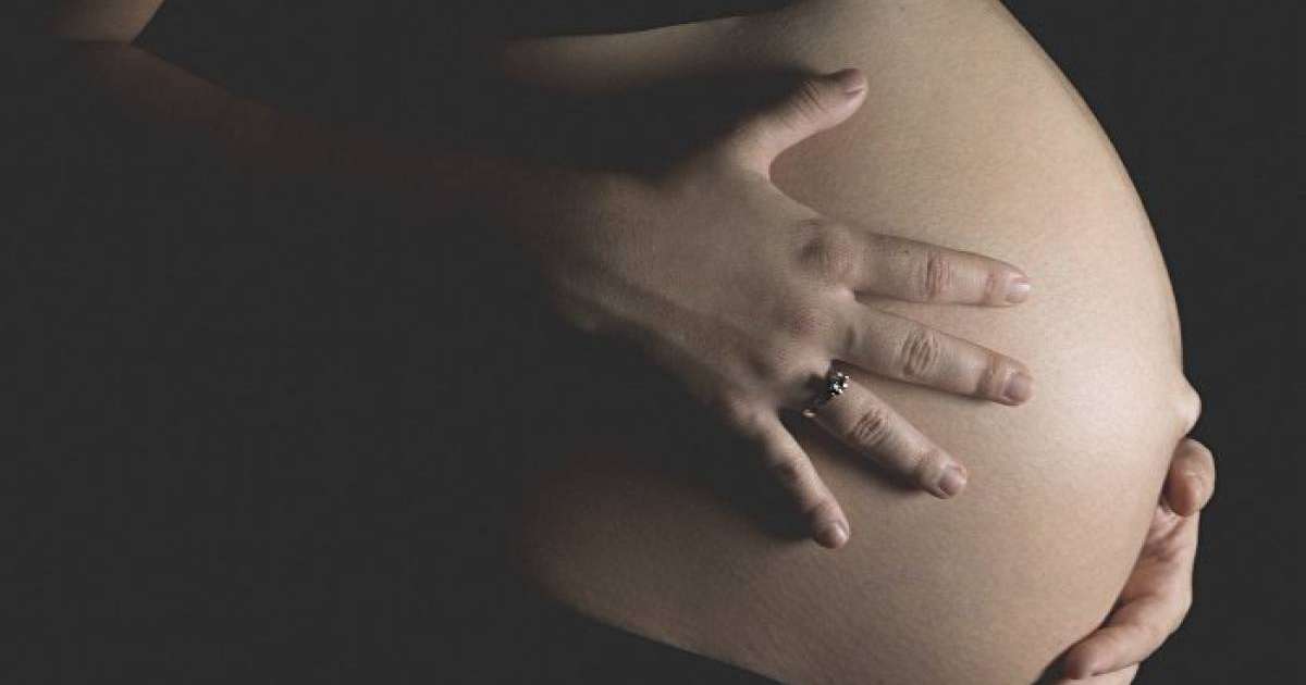 Шымкентте толғағы қысқан келіншек пен дәрігер қосылып биледі