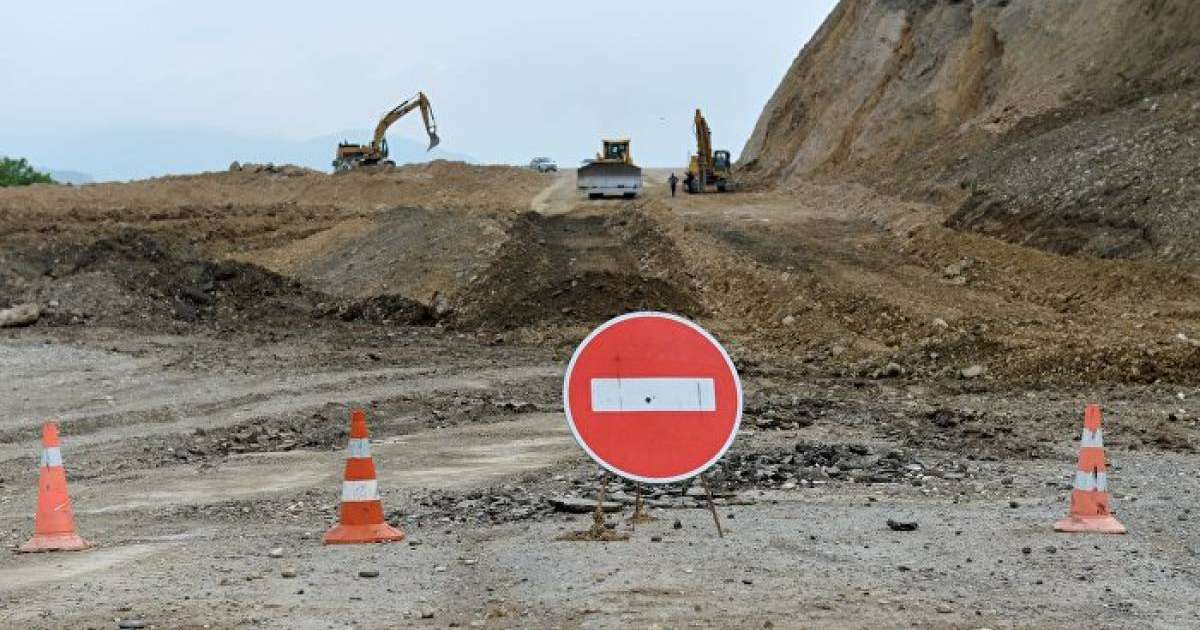 Астрахань жолын салып жатқан жұмысшылар күтпеген жайтқа тап болды