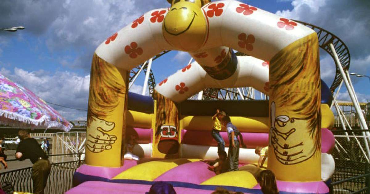 Жантүршігерлік видео: Қостанайда батут ұшып кетті