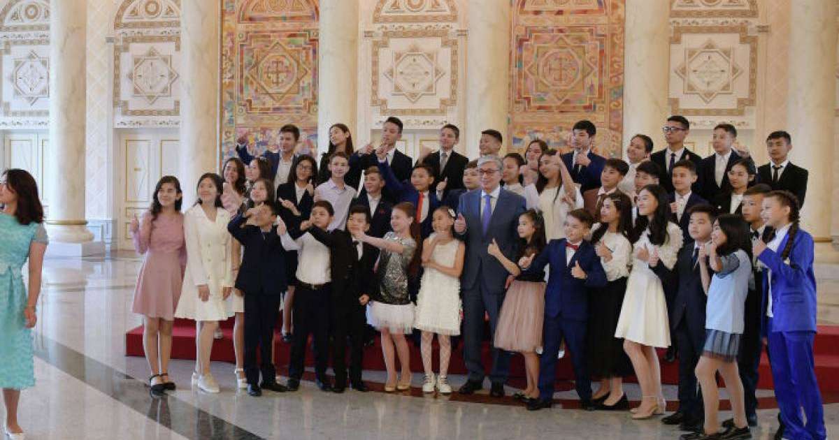 1 маусым - Балаларды қорғау күні: Тоқаев дарынды балалармен кездесті