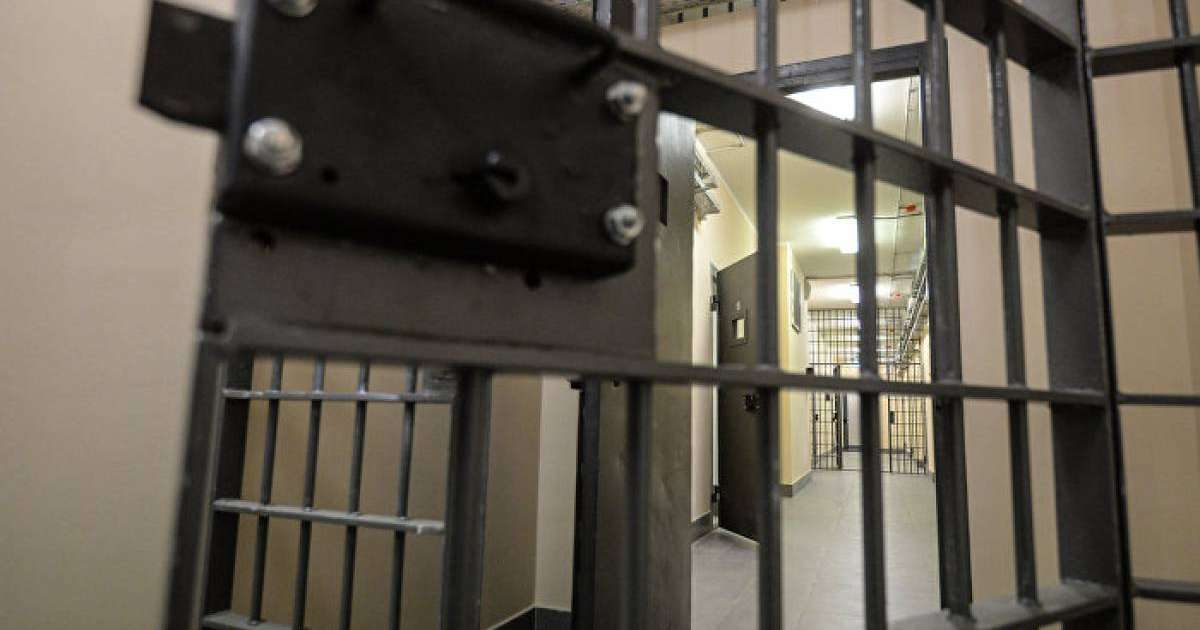 Ақтауда колония бастығы пара алғаны үшін жеті жылға сотталды