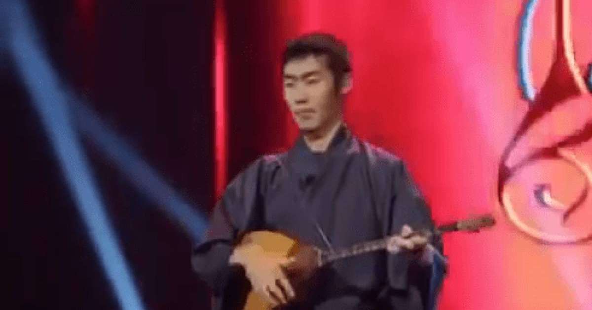 Домбырамен қазақтың әнін шырқаған жапон көпшілікті тәнті етті (ВИДЕО)