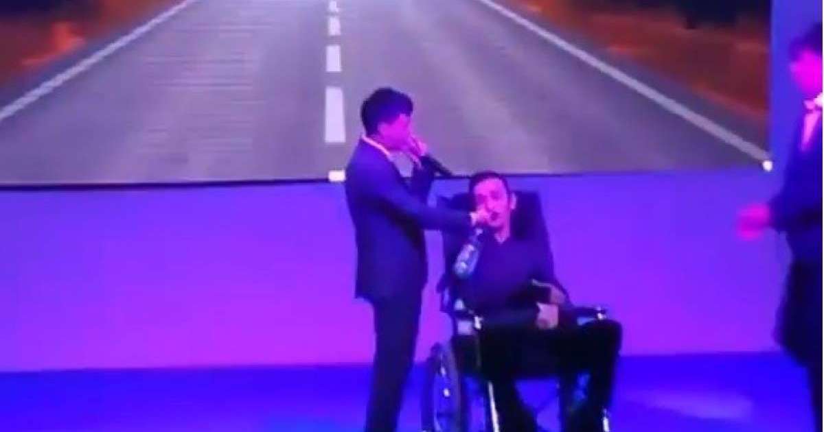 Арбаға таңылған досымен ән айтқан жігіт жұрттың жүрегін ауыртты (ВИДЕО)