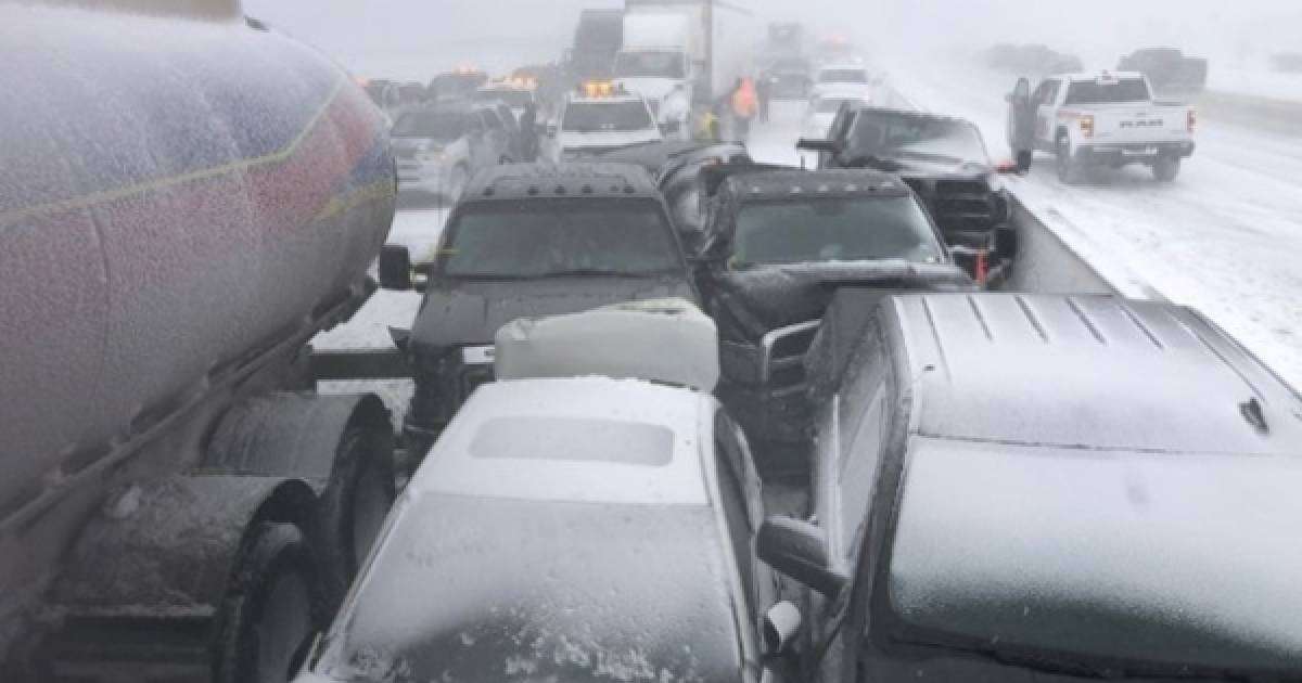 Жол бойында 100 көлік соғылысып қалған