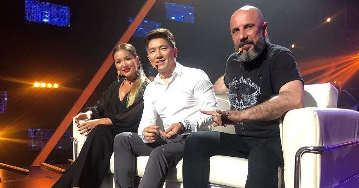 "Мақпал мені сыйламады". Сәкен Майғазиев бағдарламадан неге кетіп қалғанын түсіндірді