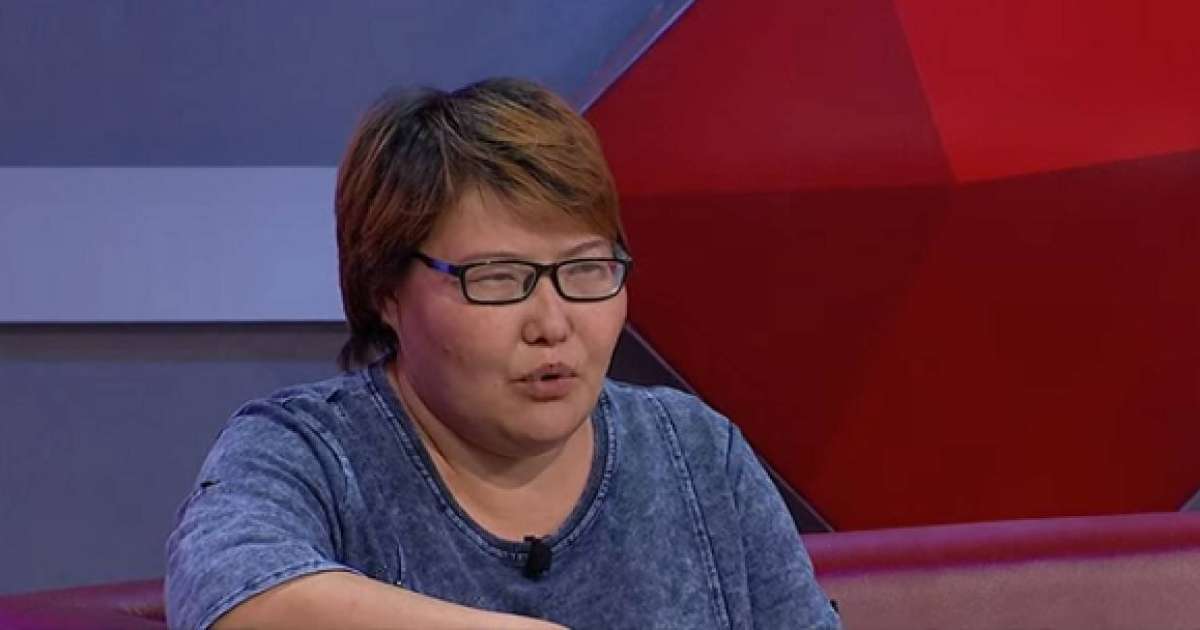 Дүйім жұрттың алдында үш баласынан бас тартқан келіншек жаға ұстатты