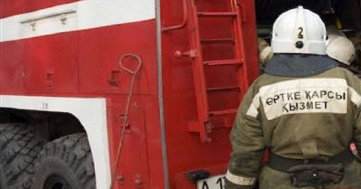 Семейде тұрғын үй өртеніп, 100-ге жуық адам эвакуацияланды