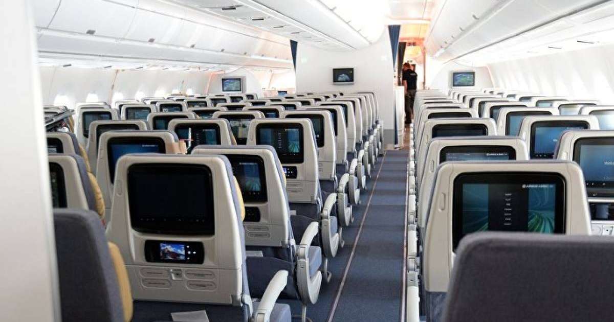 Америкада сүйіктісін қызғанған қыз ұшақта жанжал шығарды