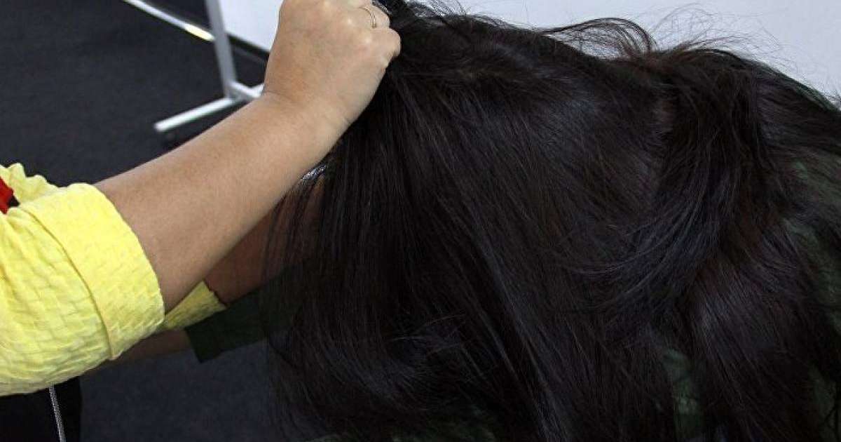 Ашуланған әйел жалаңаш күйеуін көңілдесімен бірге ағашқа байлап тастады   