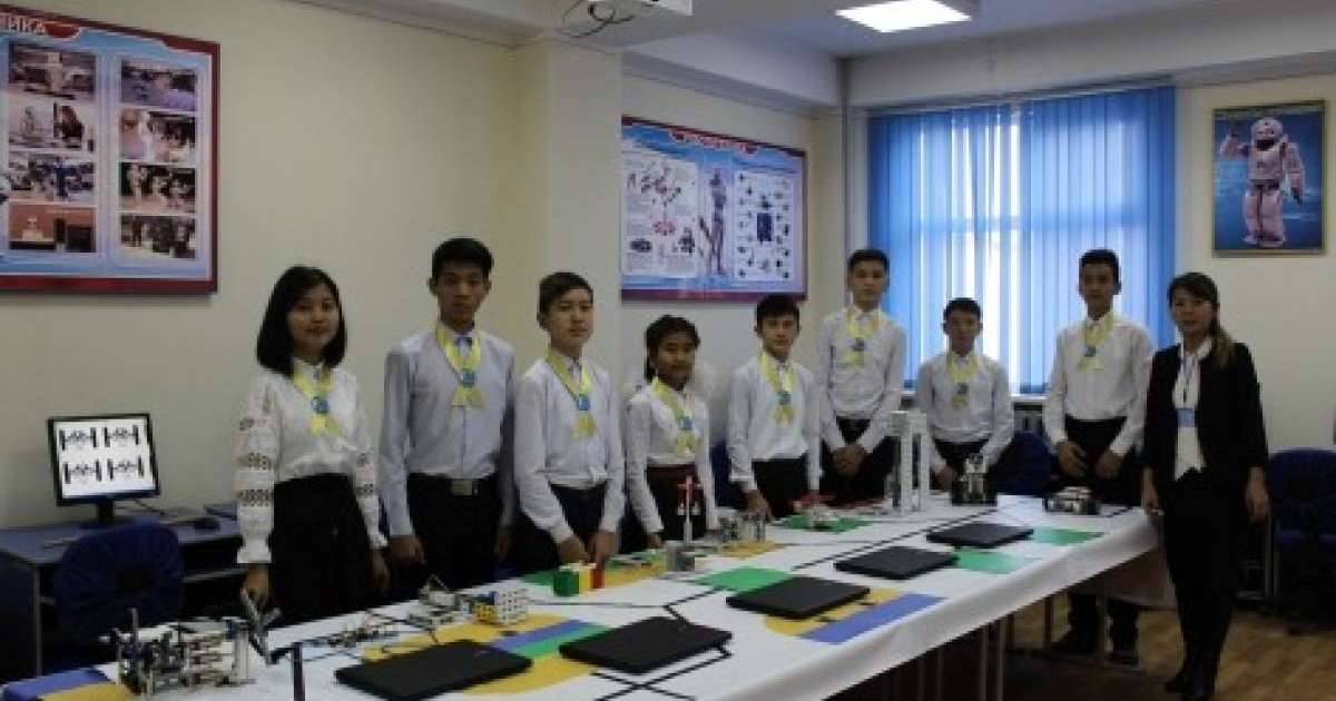 Ақтөбеде аяғы ауыр мұғалім ескерткіш алдында көз жұмды