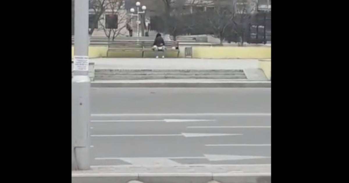 Ақтауда көшенің қақ ортасында жыныстық қатынасқа түскендерді полиция іздеп жатыр