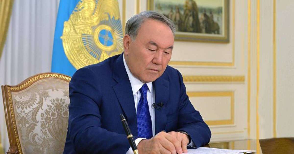 Назарбаев браконьерлердің қолынан қаза тапқан инспекторды марапаттады