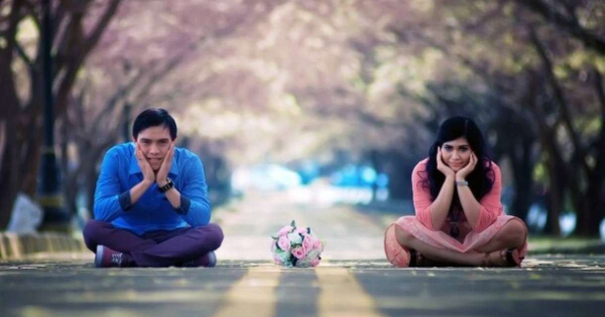 Қоғамдық орында құшақтасқан ғашықтарға алаңда дүре соғылды