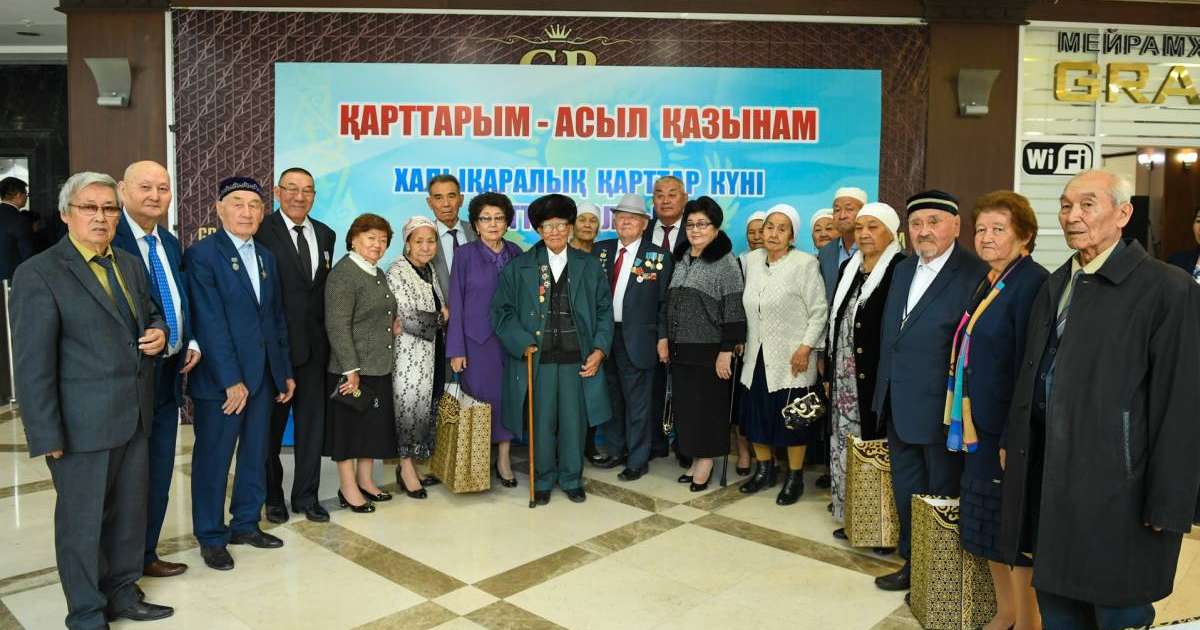 АКИМ ОБЛАСТИ В МЕЖДУНАРОДНЫЙ ДЕНЬ ПОЖИЛЫХ ЛЮДЕЙ ВСТРЕТИЛСЯ С ВЕТЕРАНАМИ