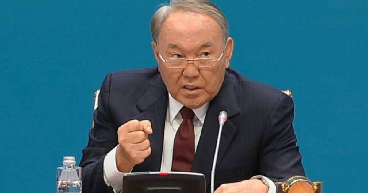 Назарбаев ҚР Парламенті Мәжілісінің отырысына қатысуда