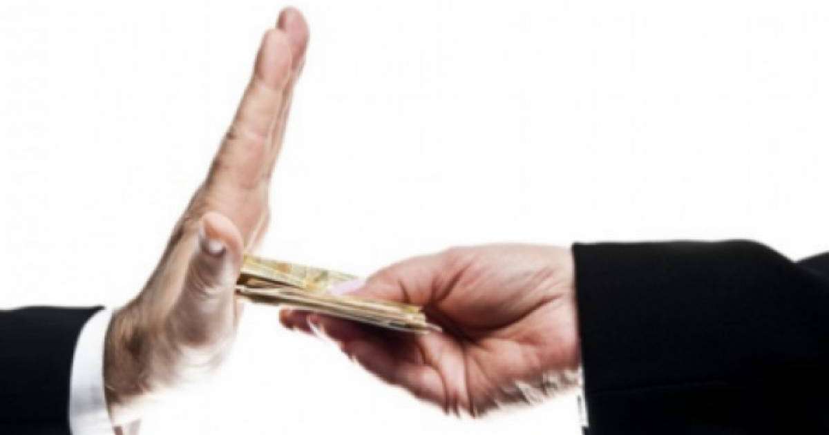 Таразда ҰҚК офицеріне пара берген адам ұсталды