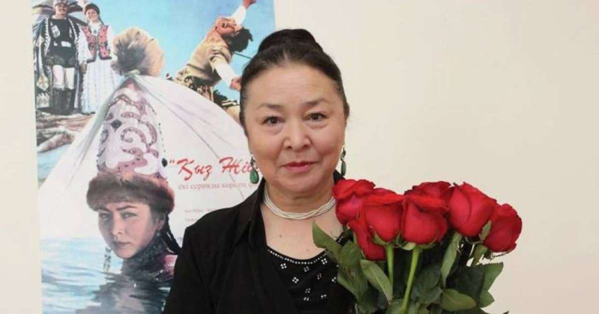 отбасы, кино мен театрдағы рөлдері, марапаттары