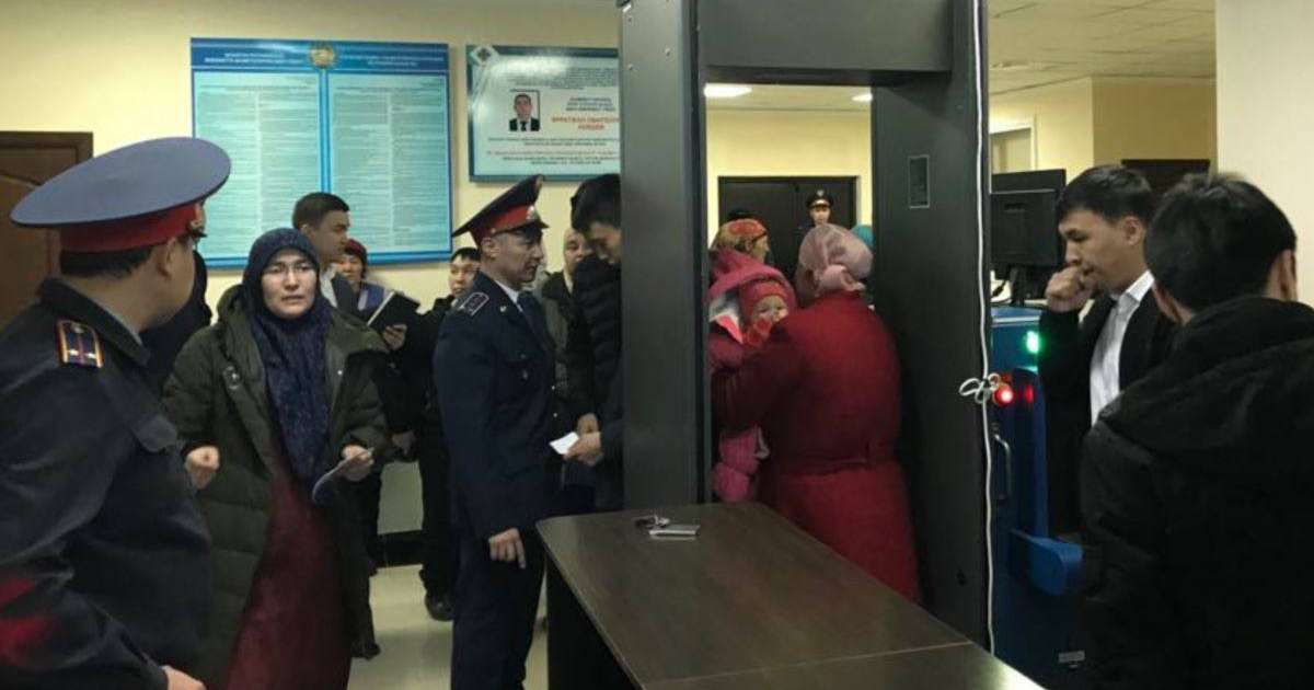 Шымкентте көп балалы аналар қала әкімімен кездесуді талап етіп жатыр