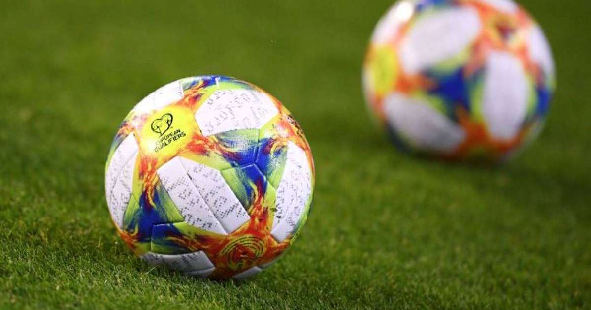 Қазақ баласы Роналдумен суретке түсу үшін футбол алаңына жүгіріп шықты