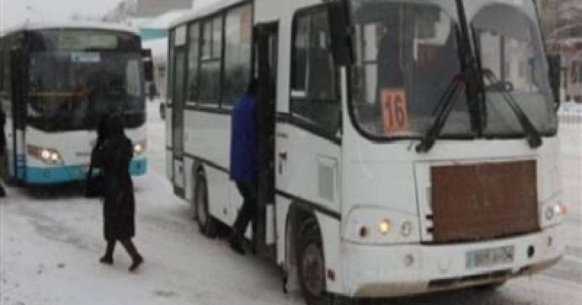 Ақтөбеде оқушы автобустан құлап, қолын сындырған