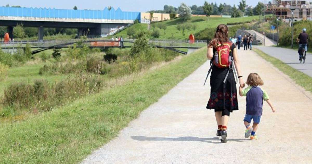 Алматыда әйел балабақшадан 5 жасар баланы ұрлап кетпекші болды – видео