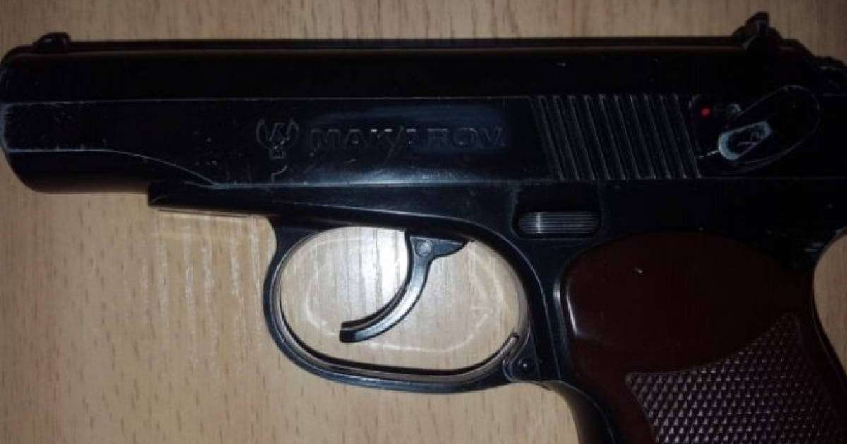 Алматы әуежайында 19 жастағы жолаушының жүгінен тапанша табылды