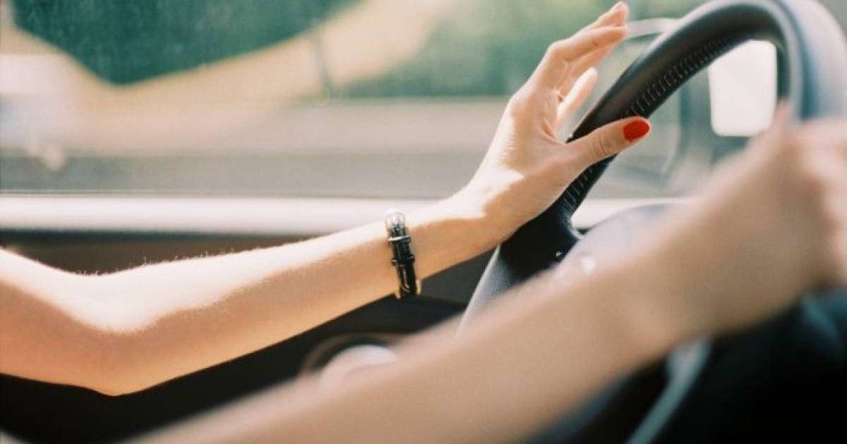 "Праваңды әкел!". Түркіменстан полициясы әйелдердің жүргізуші куәліктерін тәркілеуде