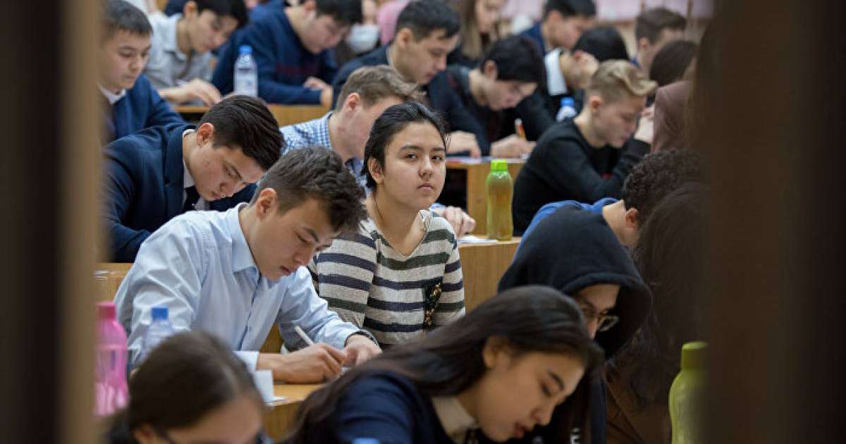 "Ауылдың балалары қатты қиналады" Ағылшын тілі қазақша неге оқытылмайды