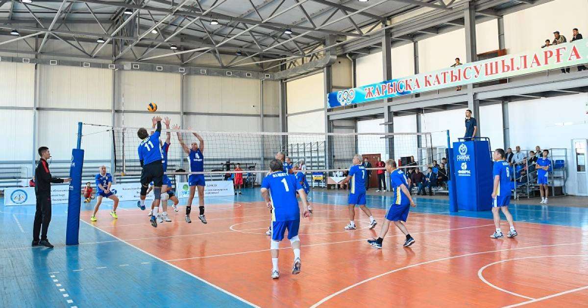 В КЫЗЫЛОРДЕ ПРОХОДИТ МЕЖДУНАРОДНЫЙ ТУРНИР ПО ВОЛЕЙБОЛУ СРЕДИ ВЕТЕРАНОВ