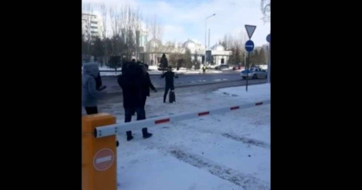 Астанада өзін жарып жіберем деп қорқытқан ер адам елді әбігерге салды