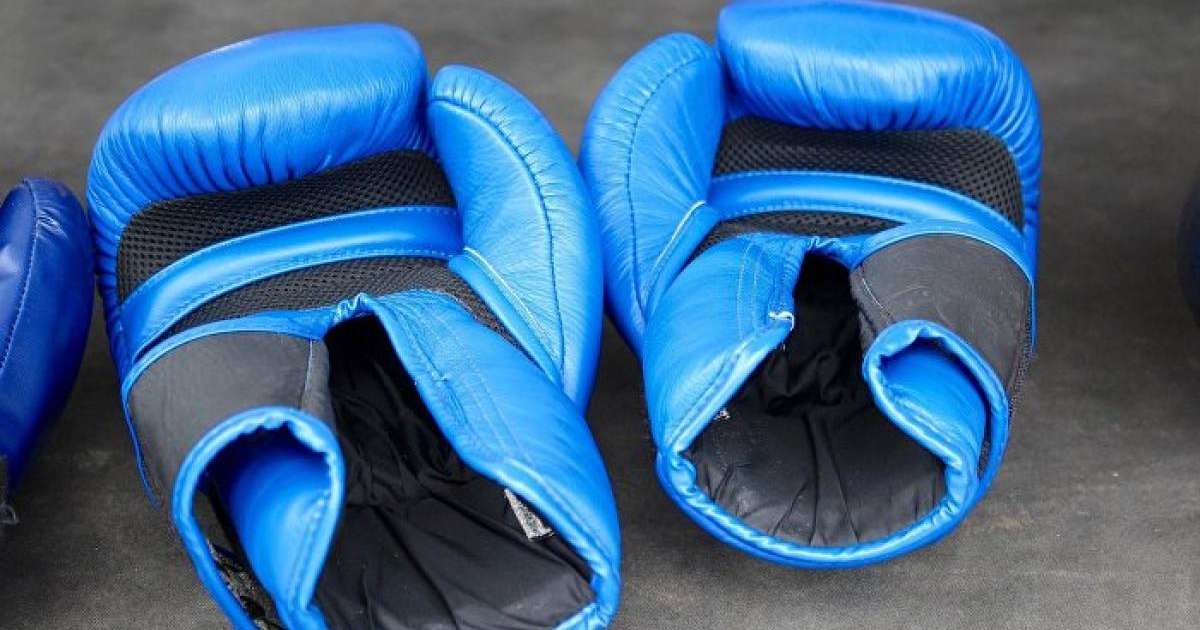 Кәсіпқой боксшы жекпе-жек кезінде қарсыласын сүйіп алды – видео