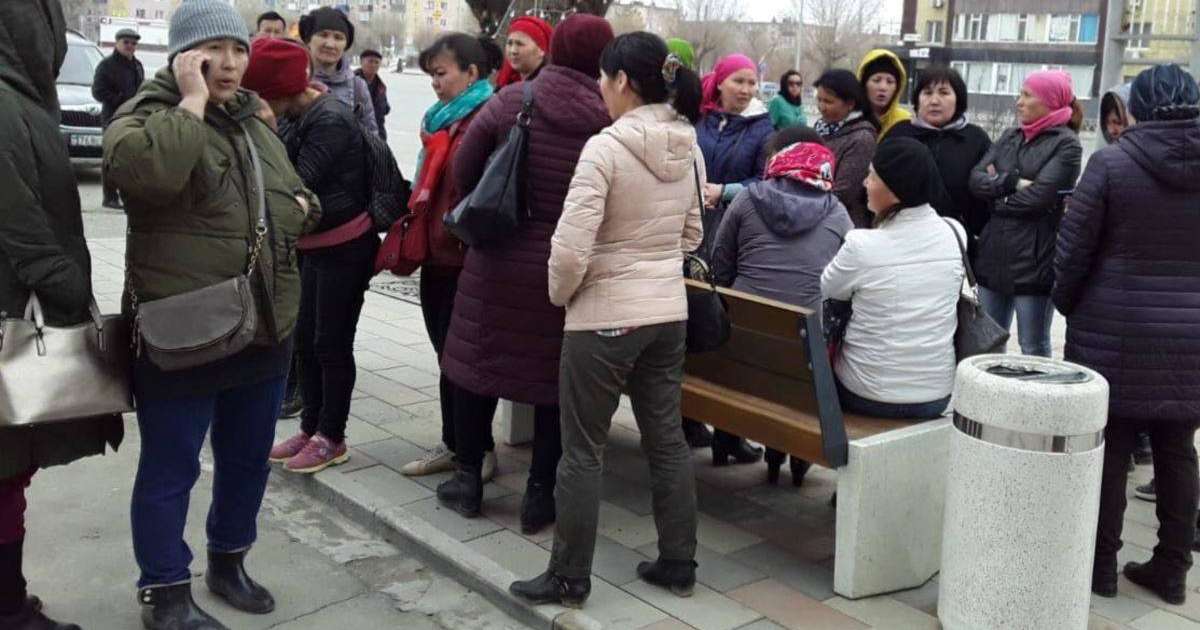 Әлеуметтік жағдайды қозғаған аналар тағы да Ақтөбе әкімдігіне барды