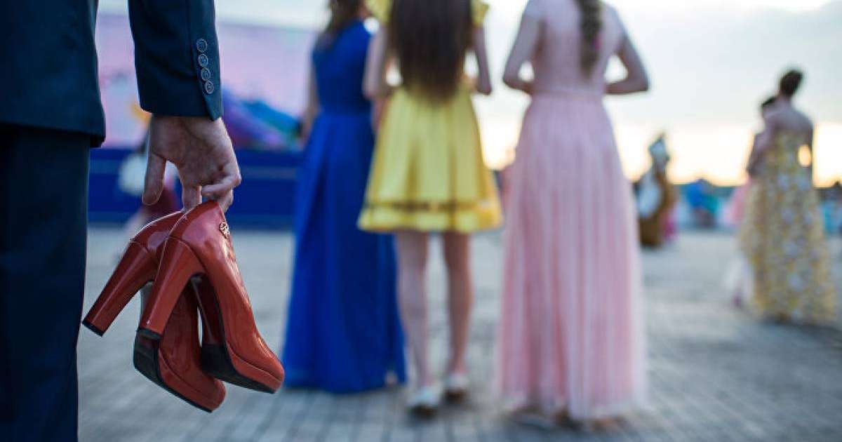 Түлектер кеші жақындап қалды: мұғалімдерге сыйлық беруге бола ма?