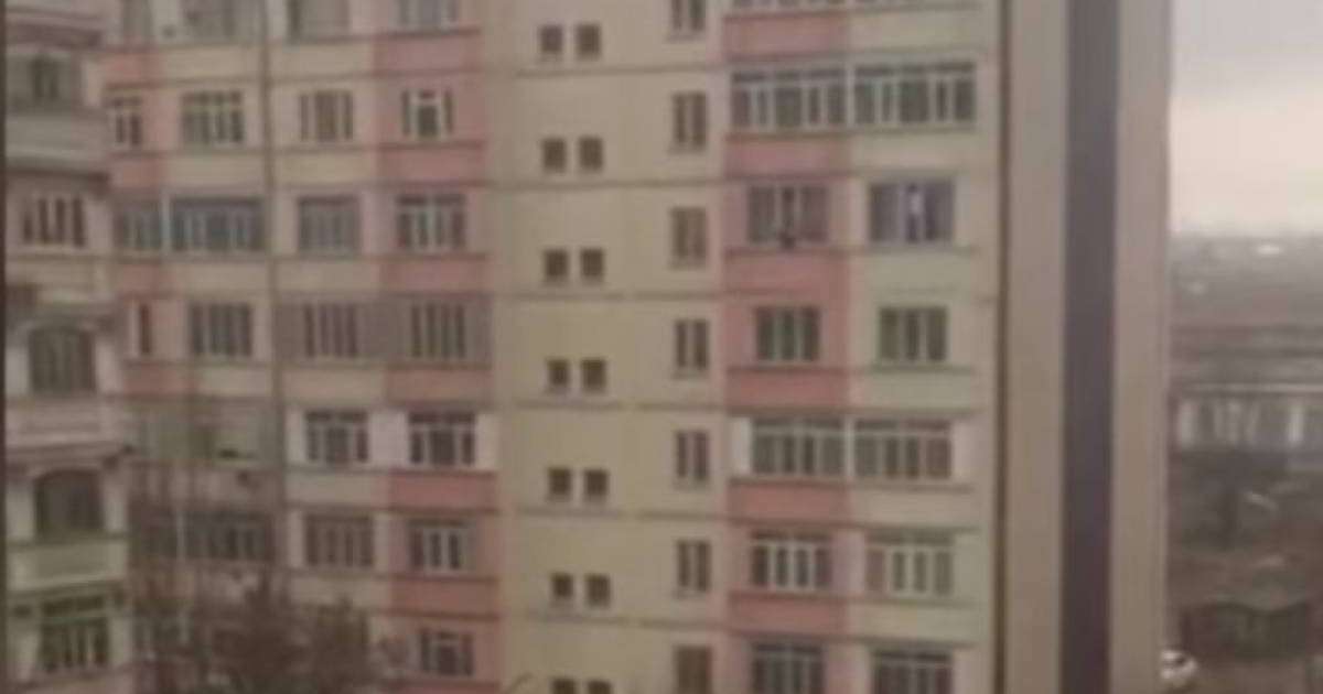 Бішкекте 17 жастағы қыз 6-шы қабаттан секірді (видео)
