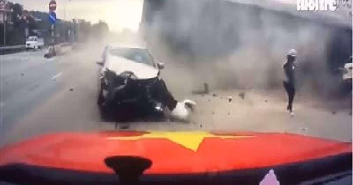 Аударылған көліктен қашқан әйел ажалдан аман қалды