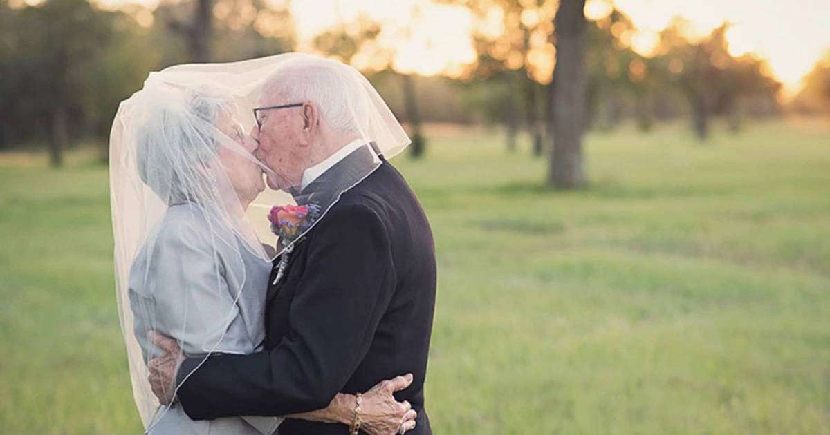 Астанада 80 жастағы қария мен 55 жастағы әйел шаңырақ көтерді - новости Казахстана