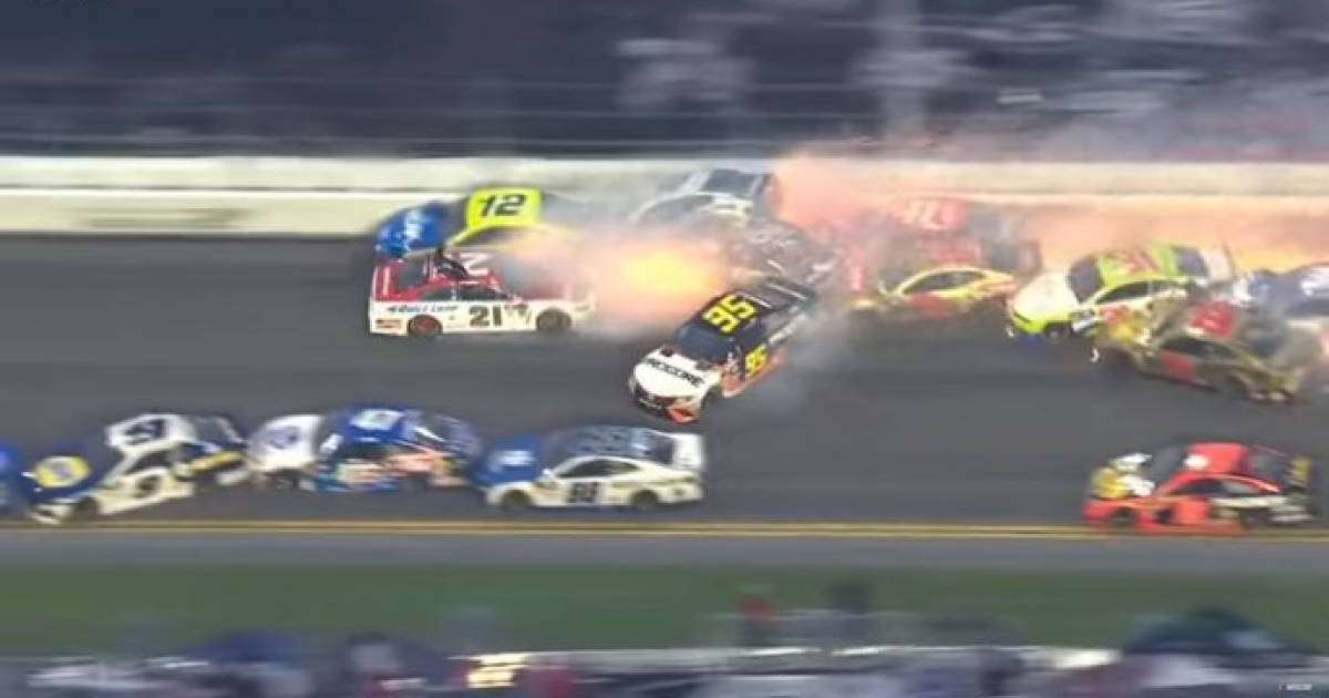 12:47NASCAR жарысында алапат апат болды (видео)