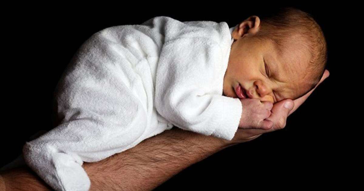 келіншек сауда орталығында босанып қалды