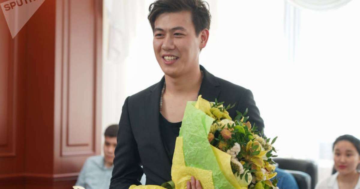 Димаш "Славян базарын" жеңіп алған Әділхан Макин жайлы жазба қалдырды