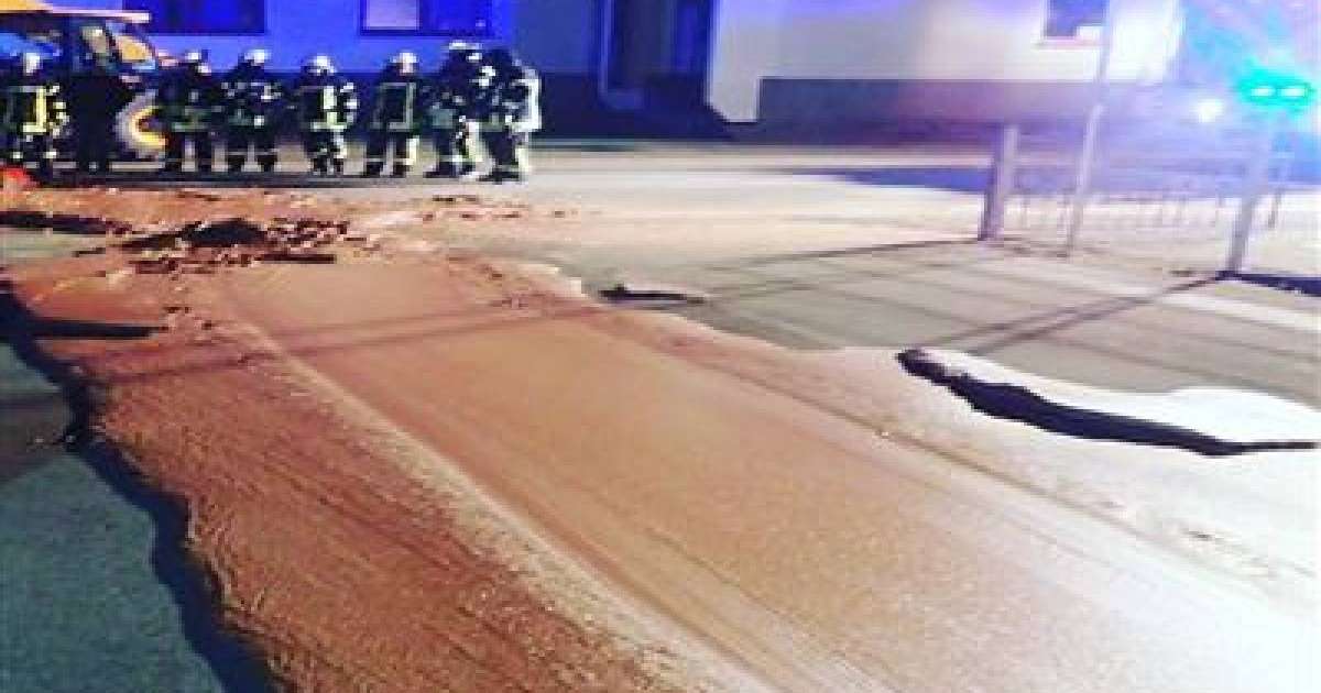 Бір тонна еріген шоколад көшеге ағып кетті