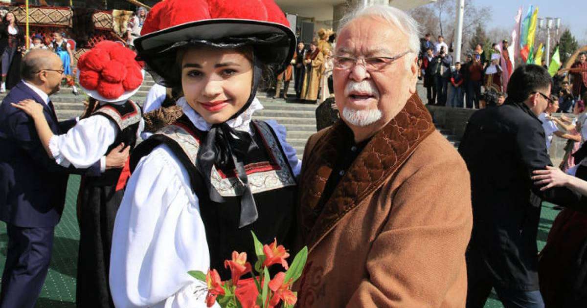 81 жастағы Асанәлі Әшімов Алматыда Наурыз мейрамын тойлап жүр