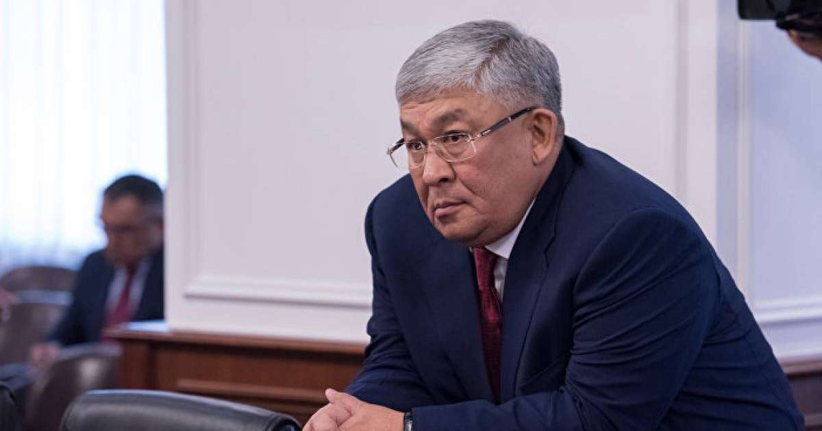 Көшербаев Абайдың 42-ші қара сөзін оқып, эстафетаны жас спортшыға жолдады – видео