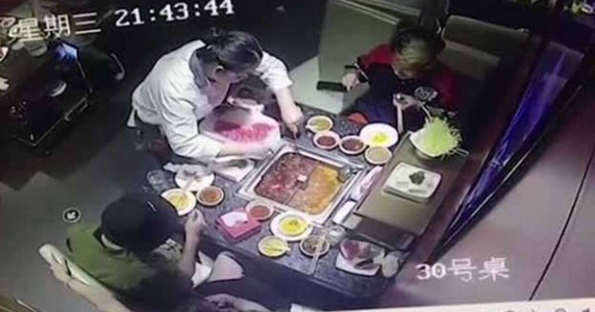 Видеошок: Сорпаға шақпақ (зажигалка) құлатып алса не болады?