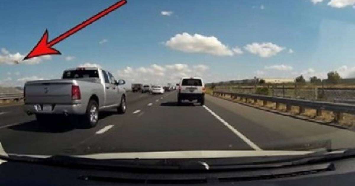 Видеошок: Апатқа ұшыраған ұшақтан секірген пилот бейнекамераға түсіп қалған