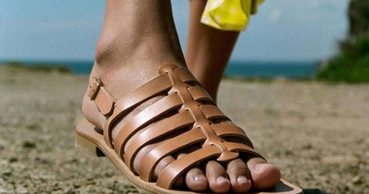 Белгілі модельдің аяғы желі қолданушыларын шошытты