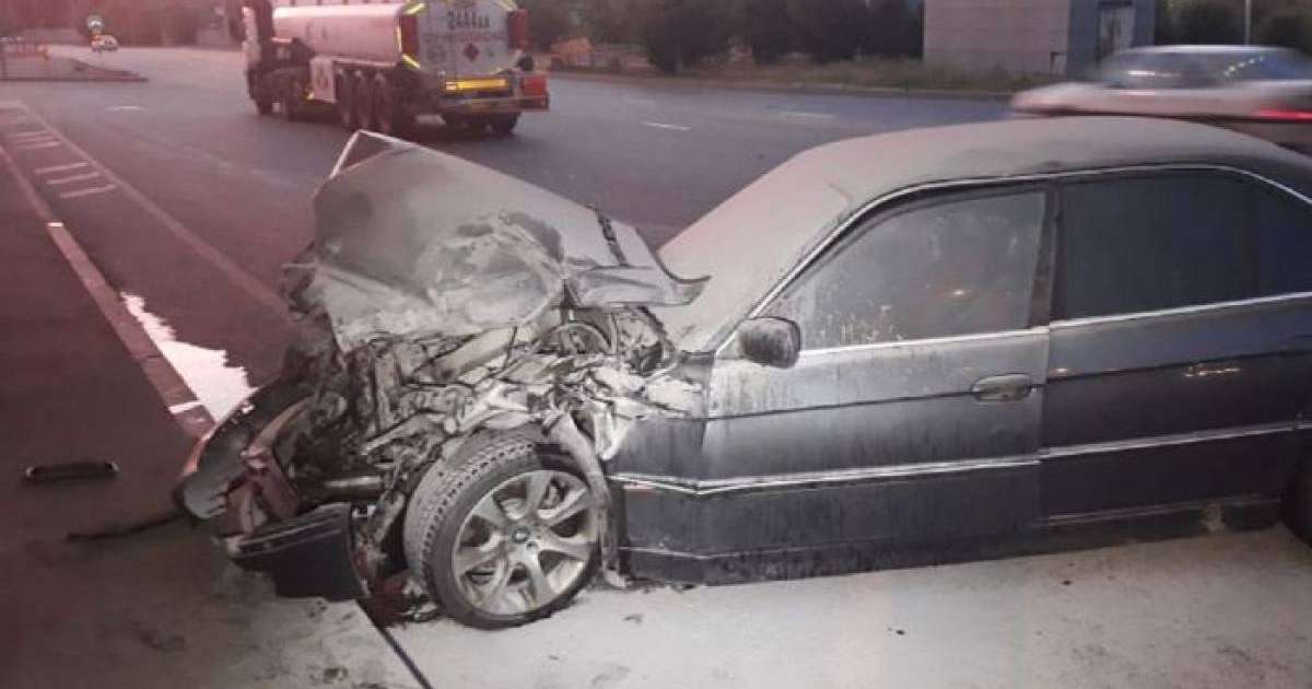 Алматы жаңалықтары: BMW жанармай таситын көлікке соғылып, өртеніп кетті