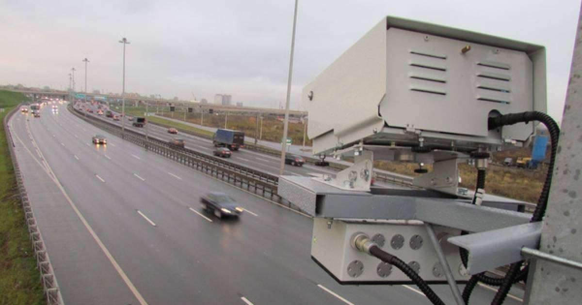 Ер адам әйелінің көзіне шөп салып жүргенін келген айппұл суретінен біліп қойған