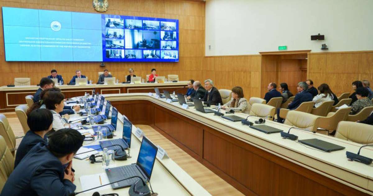 кандидаттардың аты-жөні бюллетеньде қандай ретпен жазылады?