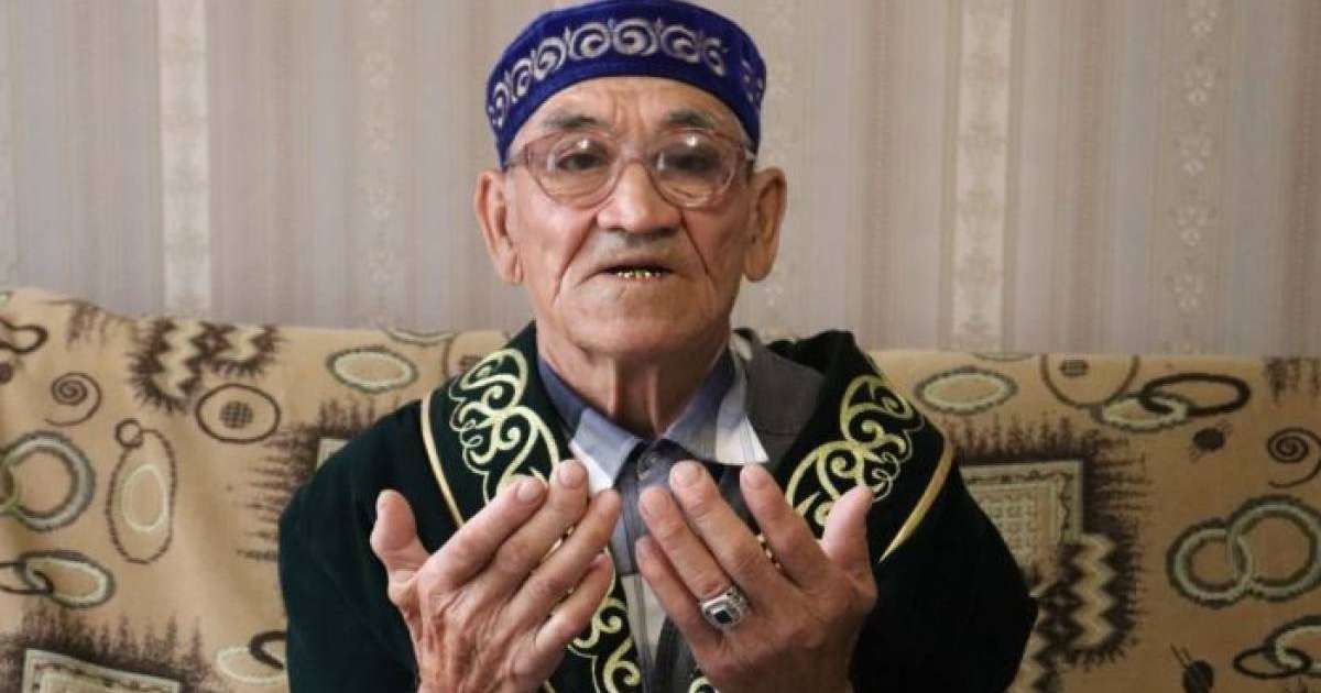 Батагөйлер арасында чемпион атанған ақсақал бата берудегі басты кемшілікті атады