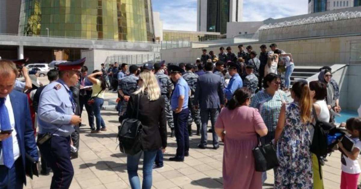 Кезекке тұрмайды, бірақ баспана талап етеді: елорда әкімдігі митингілер туралы